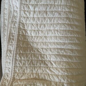 Pier 1 -Velvet, King Size Quilt, Crème color. Great condition, no stains.